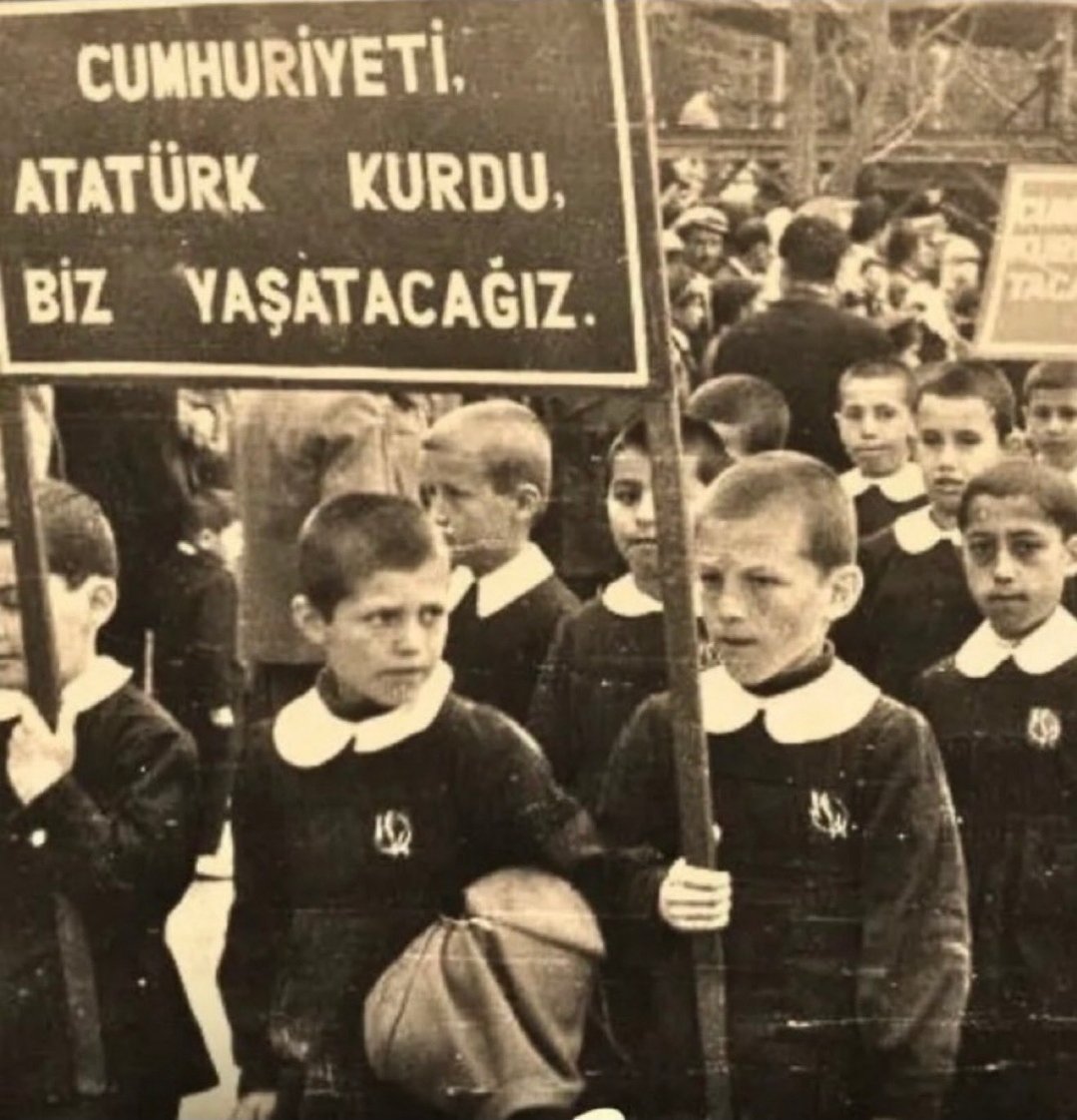 Cumhuriyet; eşitliktir, özgürlüktür, umuttur. 29 Ekim kutlu olsun!

Gazi Mustafa Kemal Atatürk başta olmak üzere Cumhuriyetimizi bizlere armağan eden tüm kahramanlarımızı rahmet, minnet ve saygıyla anıyorum.

#Sonsuzadek #Cumhuriyet 💫
#29Ekim #YaşasınCumhuriyet”