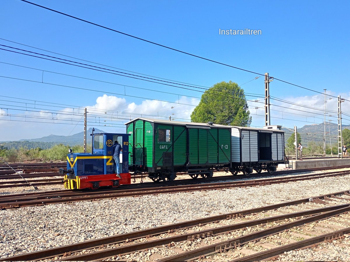 europa_tren's tweet photo. Una de las piezas mas llamativas de la Jornada de la Festa del Tren es el tractor 812 de la CGFC de Metalúrgica San Martín licencia Gmeinder, Mora la Nova 18 octubre de 2025. Foto: Ezequiel Pérez Martínez #EuropaTren #instarailtren #FGC #APPFI #Catalunya #Gmeinder #FelizMiercoles https://t.co/BjGa3wdL2k