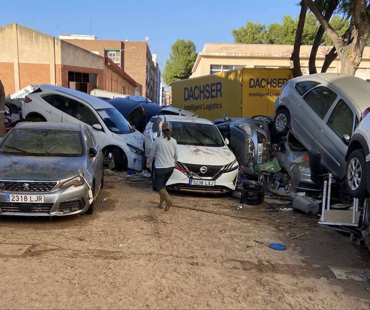 _daniVLC_'s tweet image. Foto propia. 31 octubre 2024. Mi mujer y yo, dos días después del desastre. 

“Alzar la voz por quien ya no puede hacerlo”