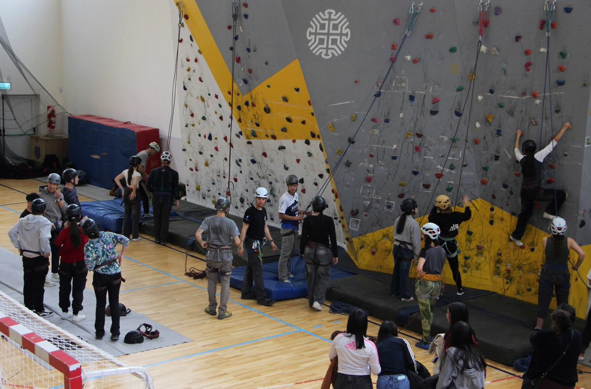 Puertas abiertas en Bariloche: la UNCo mostró su vida universitaria con ciencia, arte y comunidad – Ver más uncoma.edu.ar/comunidad-unco…