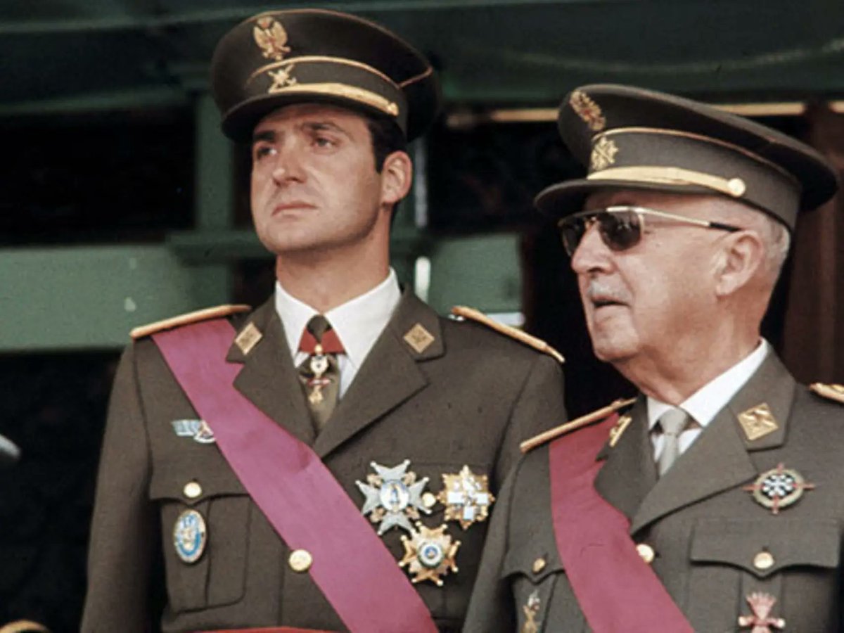 Hoy, el ladrón y putero de Juan Carlos I ha concedido una entrevista a Le Figaro. Ha dicho sobre el dictador genocida de Franco: "¿Por qué mentir, si fue una persona que me hizo rey, y en realidad me hizo rey para crear un régimen más abierto? Le respetaba enormente, apreciaba su