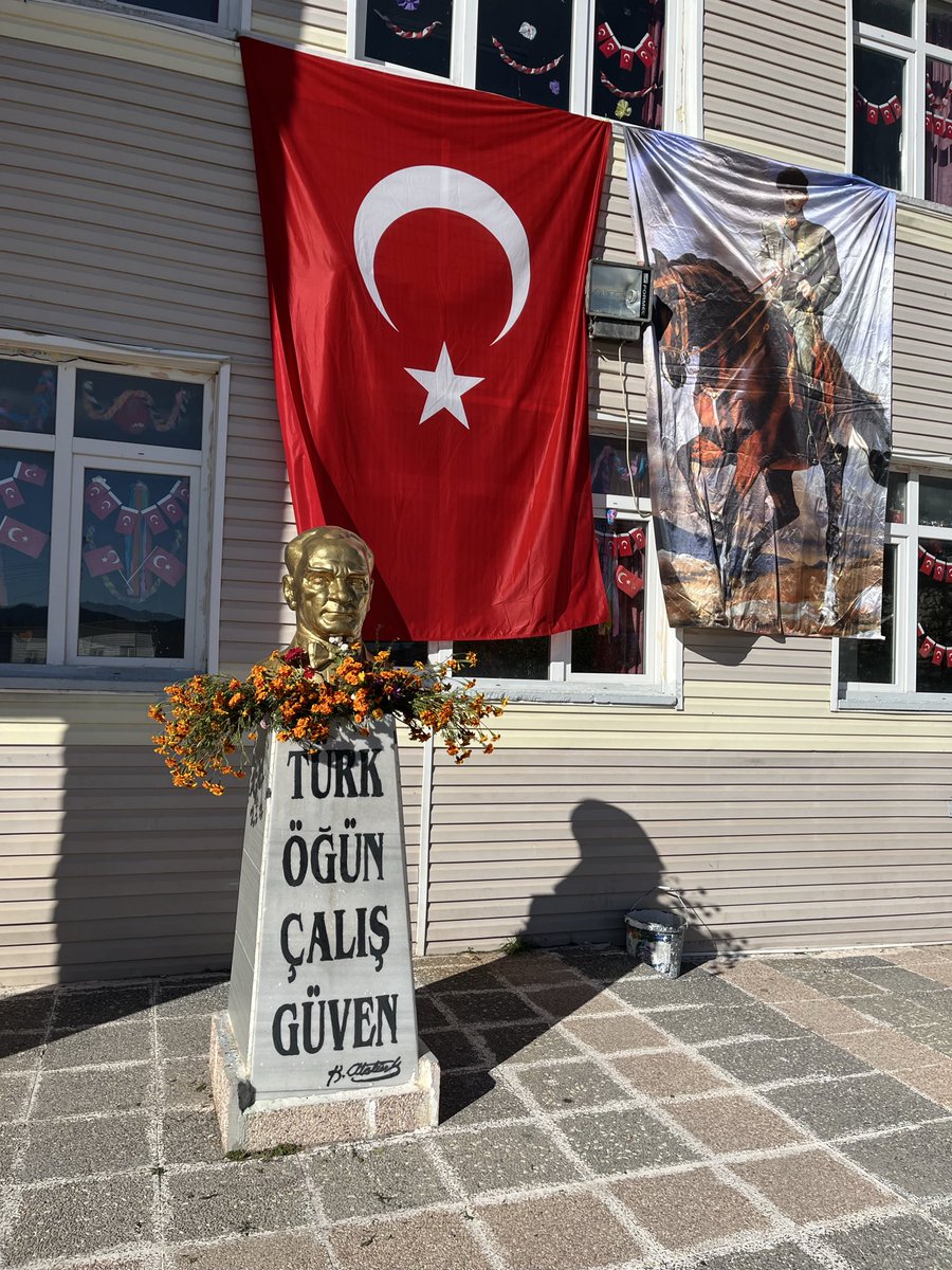 Cumhuriyet Çınarımız 102 Yaşında!

Yürüyeceğimiz tüm yollarda, aşacağımız bütün engellerde ilhamımız, tarihin en muhteşem "başarı hikâyesi" olan "Türkiye Cumhuriyeti" destanıdır.

Sayfalarına nice yeni satırlar düşmeye söz veriyoruz!

29 Ekim Cumhuriyet Bayramımız kutlu olsun!🇹🇷