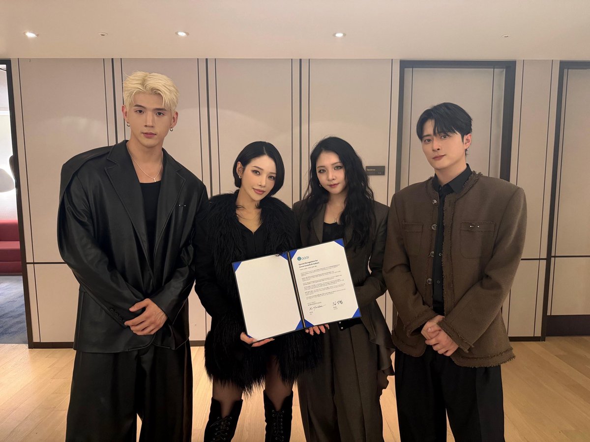 KARD (카드) tweet media
