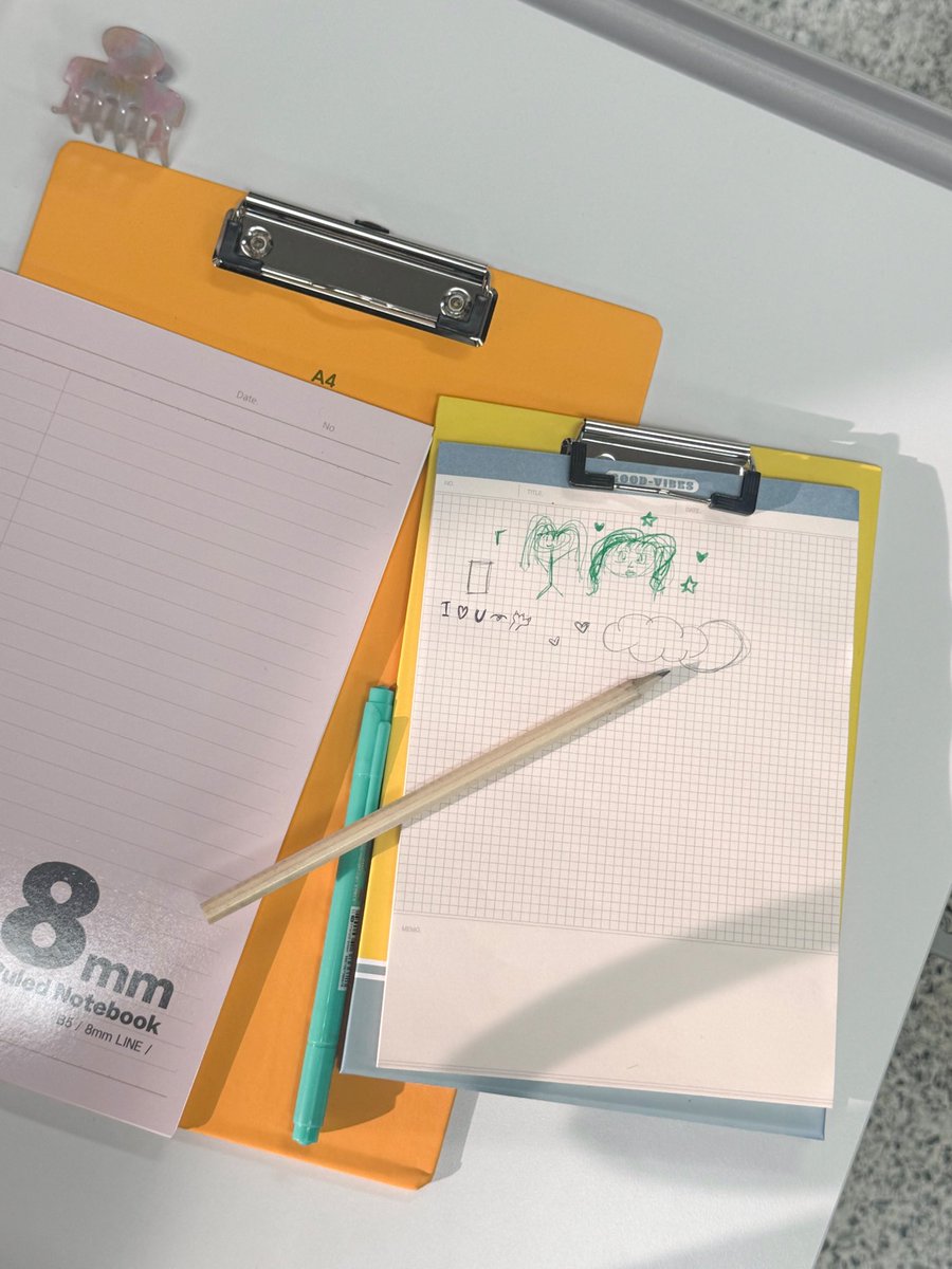 eclla's tweet image. Ella’s honest review: ⭐️ 젤로 infinite-stars! Look at the drawing of stars and the figure of us both, a notebook to be kept for rewinding this moment, where sporty girl had to reborn again. Thank you for having me! ♥︎