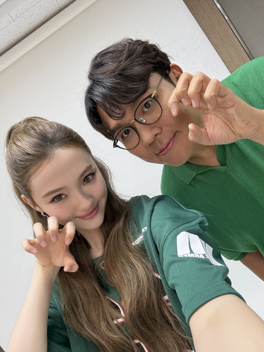 eclla's tweet image. Ella’s honest review: ⭐️ 젤로 infinite-stars! Look at the drawing of stars and the figure of us both, a notebook to be kept for rewinding this moment, where sporty girl had to reborn again. Thank you for having me! ♥︎