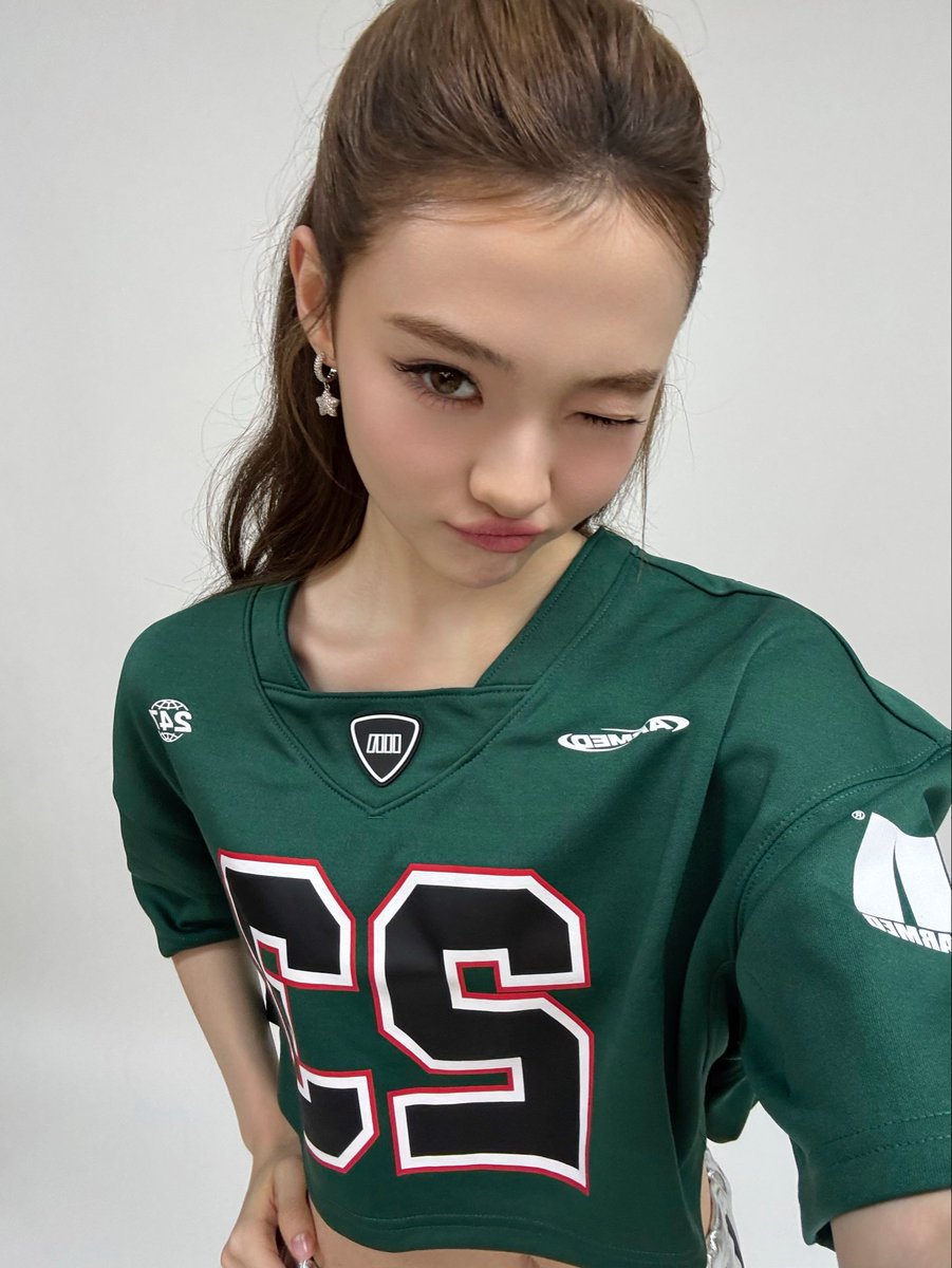 eclla's tweet image. Ella’s honest review: ⭐️ 젤로 infinite-stars! Look at the drawing of stars and the figure of us both, a notebook to be kept for rewinding this moment, where sporty girl had to reborn again. Thank you for having me! ♥︎