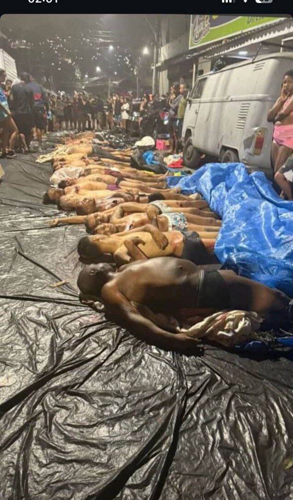 NewsMobilidade's tweet photo. Moradores levaram mais de 50 corpos para uma praca na penha. https://t.co/0QvrN1Lx5w