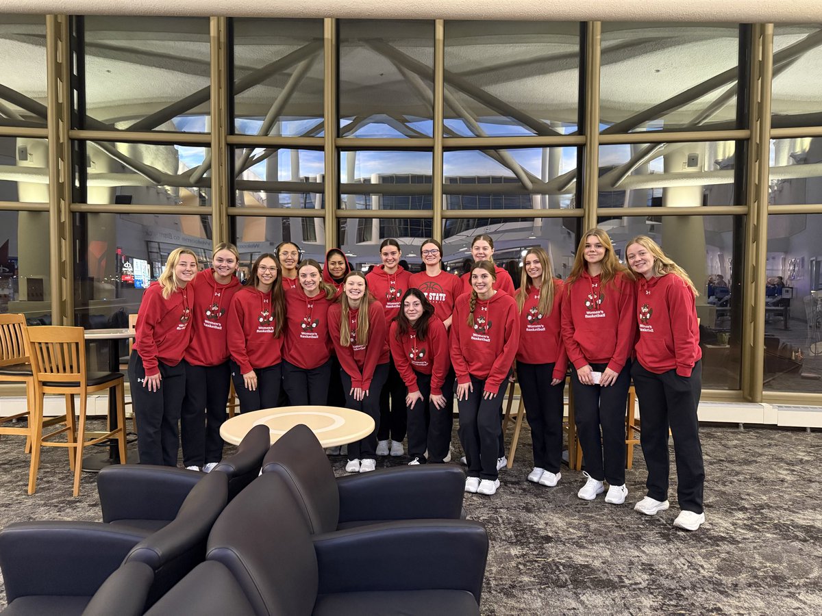 Early birds catch flights to the West Coast. ✈️ #BuildTheDam