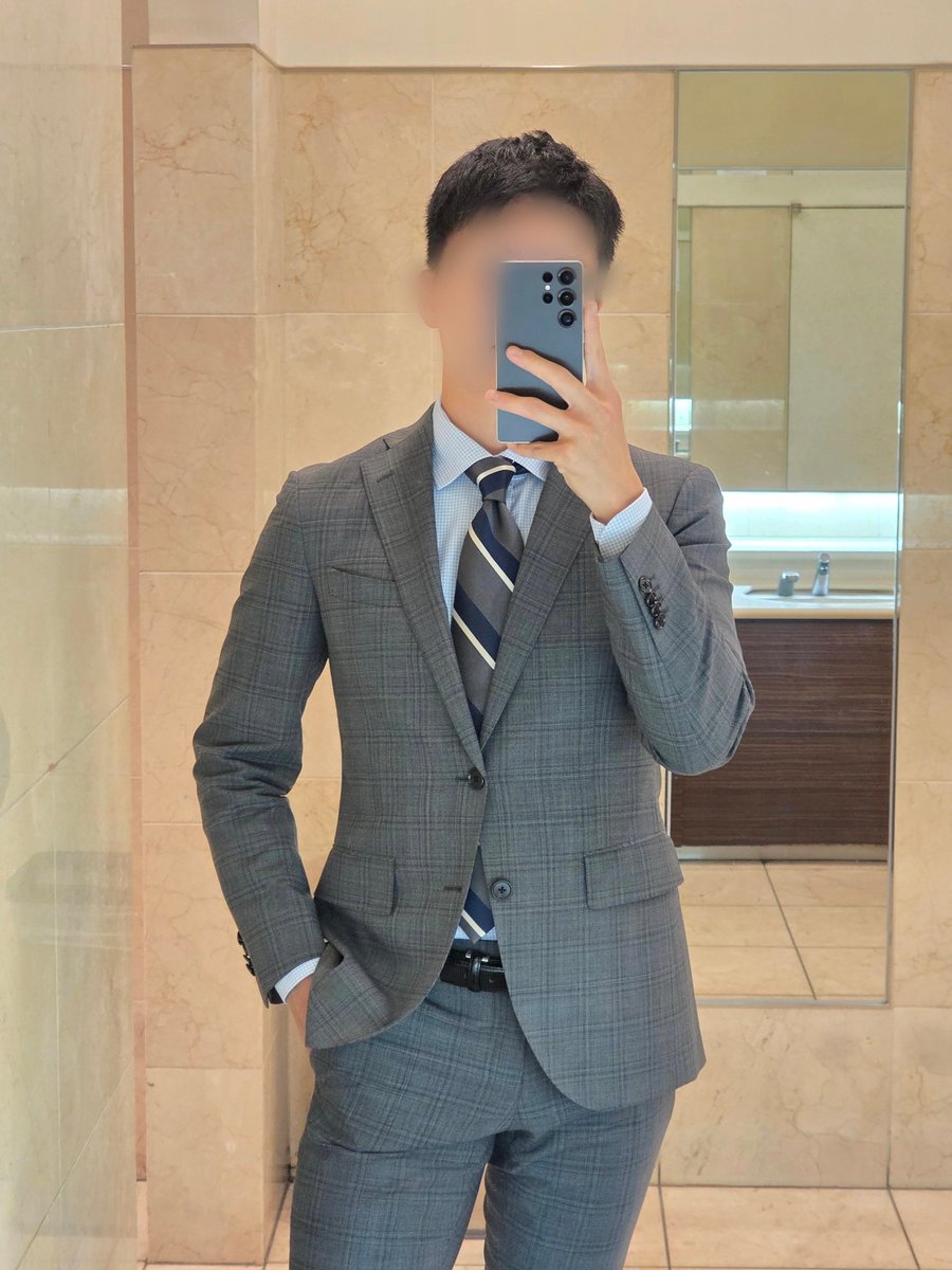 キスもフェラも、ねだらないとさせてもらえず、早く挿入して欲しくて我慢の限界になっているのに、
「ちゃんとマンコに欲しいって言わないとあげないよ」と焦らされ…

羞恥心ともどかしさに耐えたあとは、
しっかりご褒美に高速ガン掘りしてもらえました。