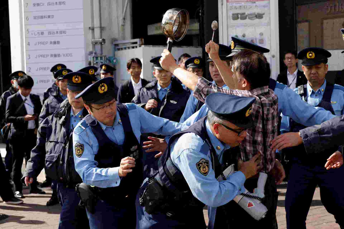 thandojo's tweet image. Police officers remove an anti-Trump #protester near #Akasaka Palace State Guest House, on the day U.S. President Donald Trump attends a bilateral meeting with Japanese Prime Minister Sanae Takaichi, in #Tokyo, #Japan.