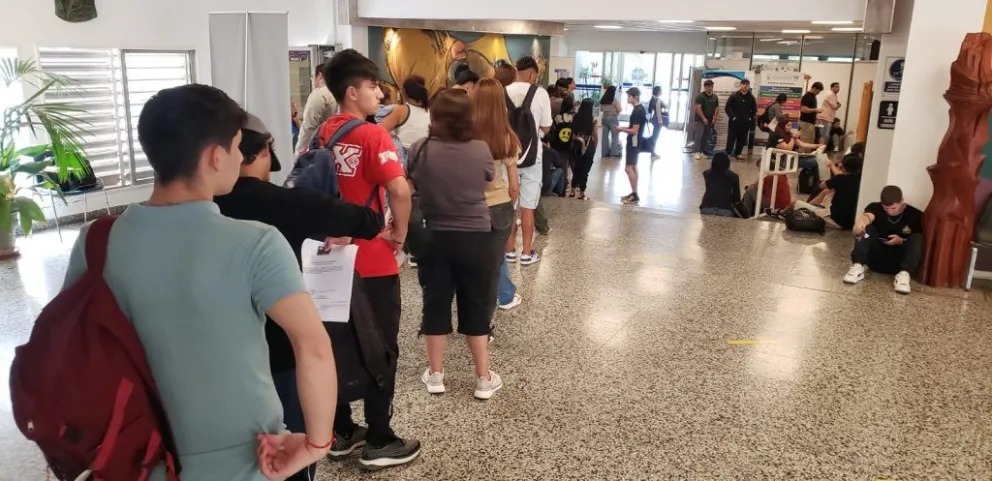 Con una oferta de más de 80 carreras, la UNCo abre la inscripción en noviembre

El plazo se extiende hasta 27 de febrero del próximo año. En 2024 se anotaron 9982 nuevos estudiantes.

uncoma.edu.ar/noticias-unive…