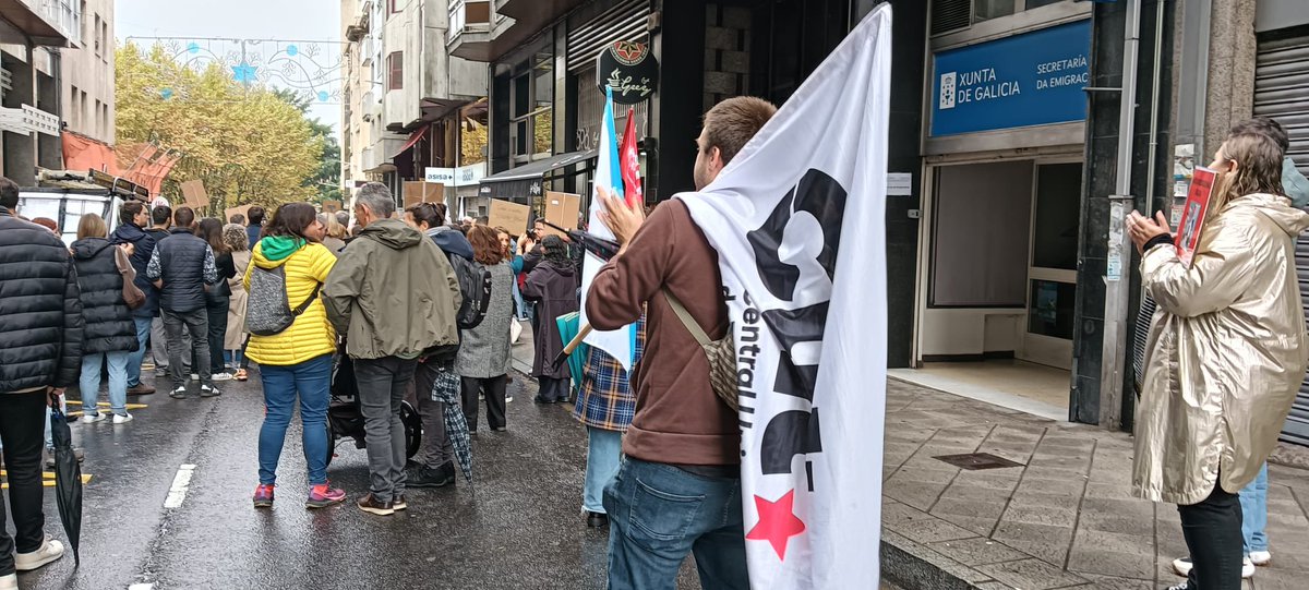 FonsiLoaiza's tweet image. Continúa la huelga general de profesores en Galicia por los 16 años de recortes en la educación pública por parte del PP de Feijóo y Alfonso Rueda en la Xunta. Silencio mediático.