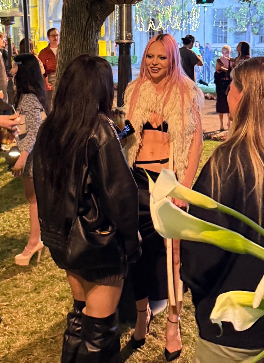 xcx source tweet media