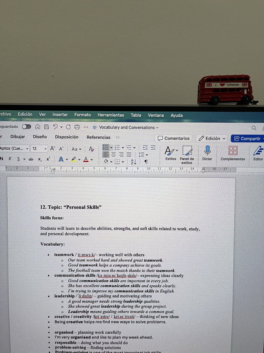 cmontoya62's tweet image. Terminando de preparar mi clase de inglés 🇬🇧 #Tutoria