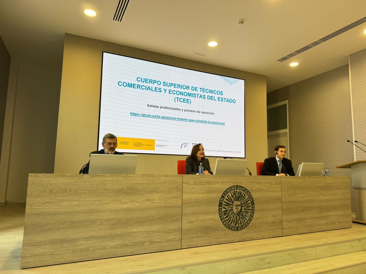 📣Nuestro compañero <a href="/ijimenezfdez/">Ignacio Jiménez</a> conversó ayer con estudiantes de la Universidad de Almería sobre las labores de los TCEE y el proceso de acceso al Cuerpo.
💬Un encuentro enriquecedor en el que se abordaron las salidas profesionales de esta carrera.
#TCEE #FunciónPública #UAL