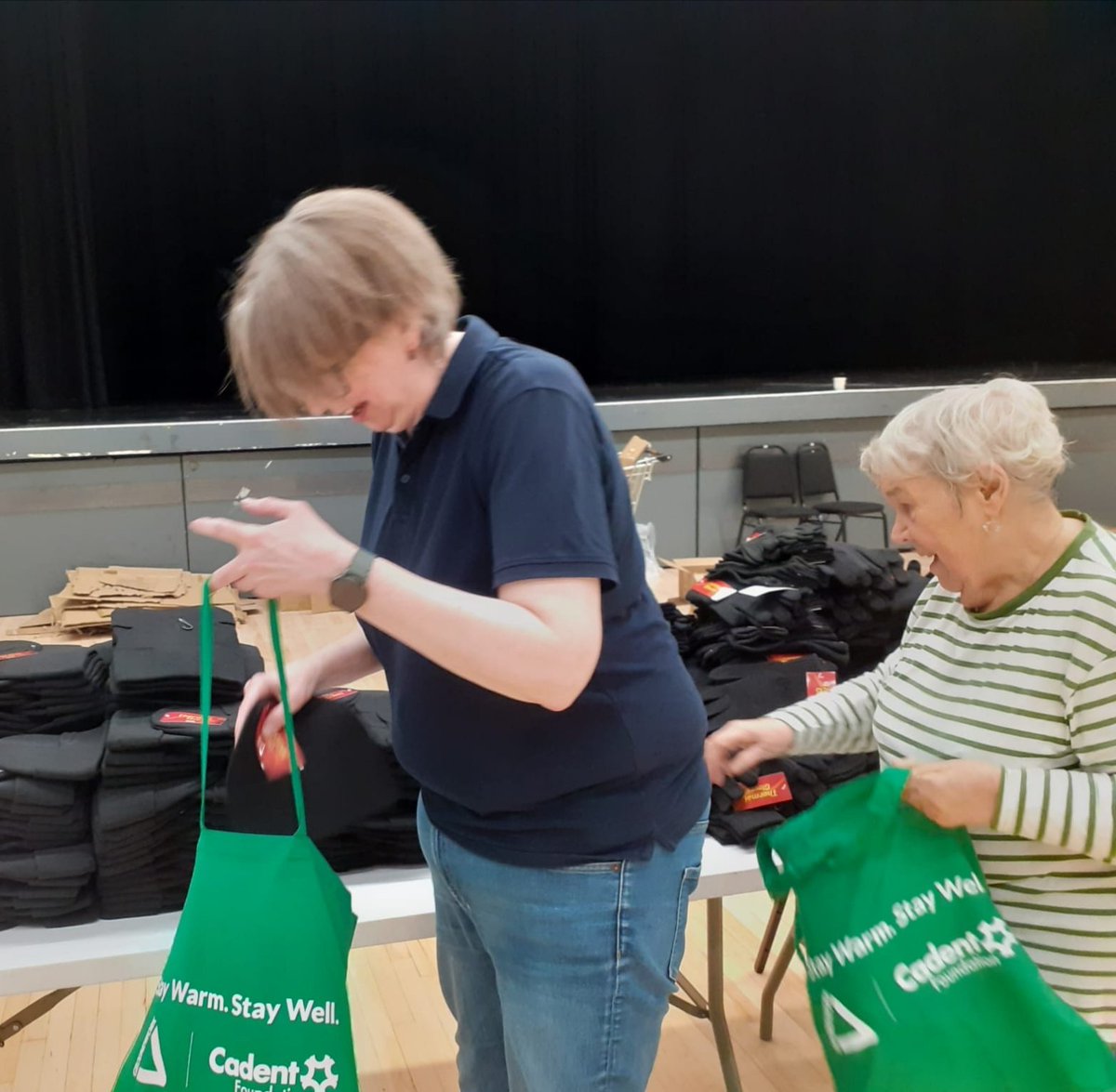 WGN_Community's tweet image. Our Manager, Samantha Days, is part of a team helping to pack @AfWyth Winter Warmer Bags today. Full of practical items to help older people stay warm &amp;amp; well this winter, thanks to Groundwork Greater Manchester 🧣. Also, @FareShareGM for supplying tea bags, 🍵soups + other items.