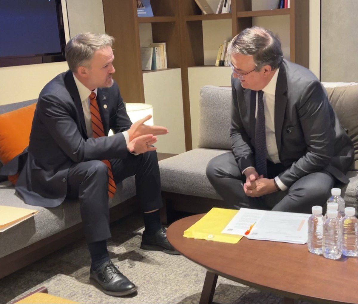 Conversación con Jamieson Greer ( USTR)  en Corea . Seguimos avanzando .