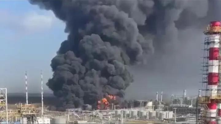 charter_97's tweet photo. «ВСУ полностью выключат российскую «нефтянку»

Прикрыть ее системами ПВО просто невозможно:

https://t.co/OlT8BpUE1H