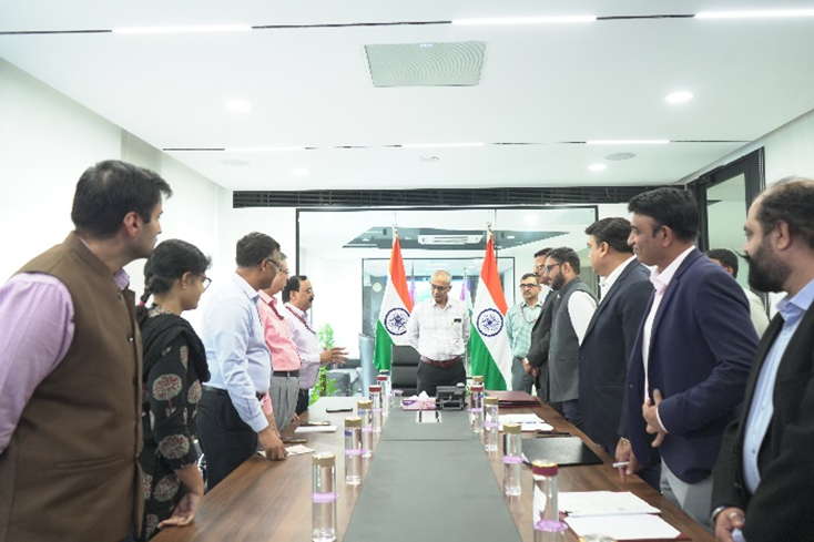 pib_comm's tweet image. Department of Telecommunications (DoT) aims to implement Samriddh Gram Phygital Services Pilot Project to Bridge the Digital Divide in Rural India
pib.gov.in/PressReleasePa…
@PIB_India @DoT_India @JM_Scindia @PemmasaniOnX