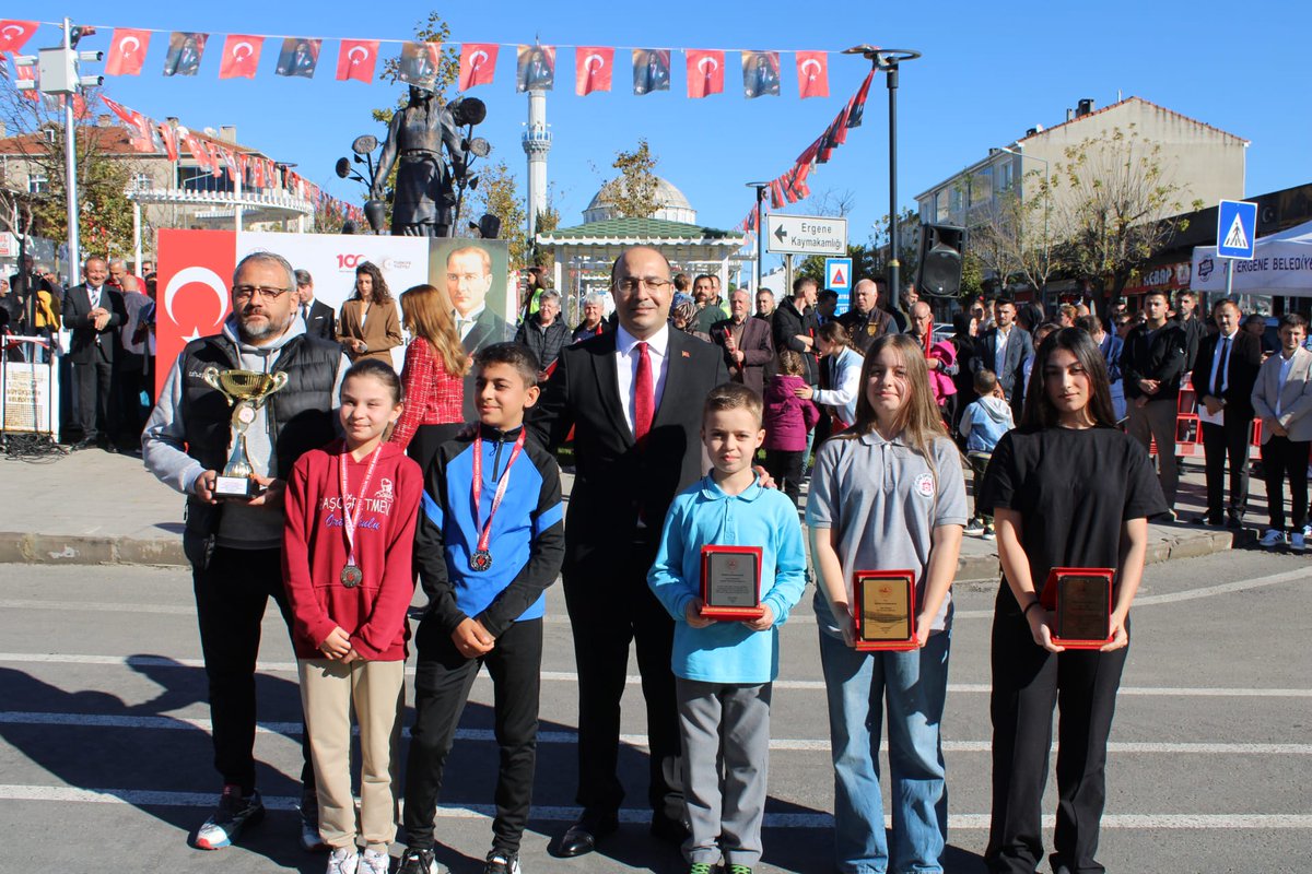 ergnkaymakamlik's tweet photo. 📌 🇹🇷 29 Ekim Cumhuriyet Bayramımız Kutlu Olsun.
Cumhuriyetimizin 102. yıl dönümü Ergene İlçemizde coşkuyla, heyecanla ve gururla kutlandı.
Yaşasın Millet, Yaşasın Devlet, Yaşasın Cumhuriyet 🇹🇷 ⤵️
@kadirdumankd https://t.co/6IAKO7yvQh