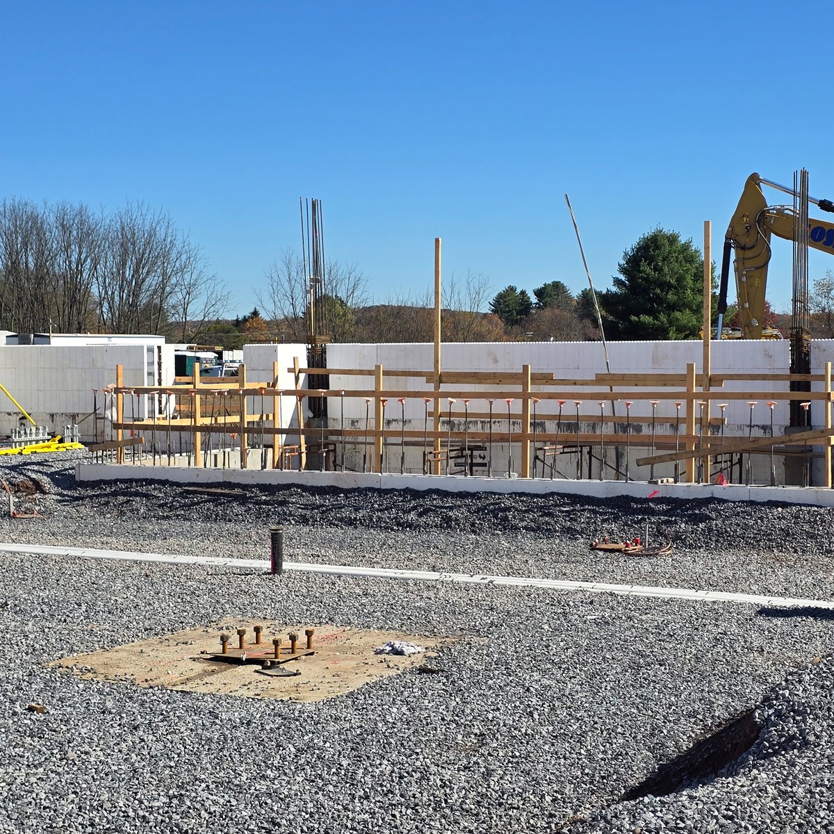 Andron_CC's tweet photo. Concrete Prep!
Ulster County Emergency Operations &amp; Communications Center
Concrete for all 4 building walls will be delivered to the top wall height in a single, continuous pour. This ICF system uses insulating foam forms, which then remain as part of the completed wall assembly. https://t.co/sjgfQ2ce3c