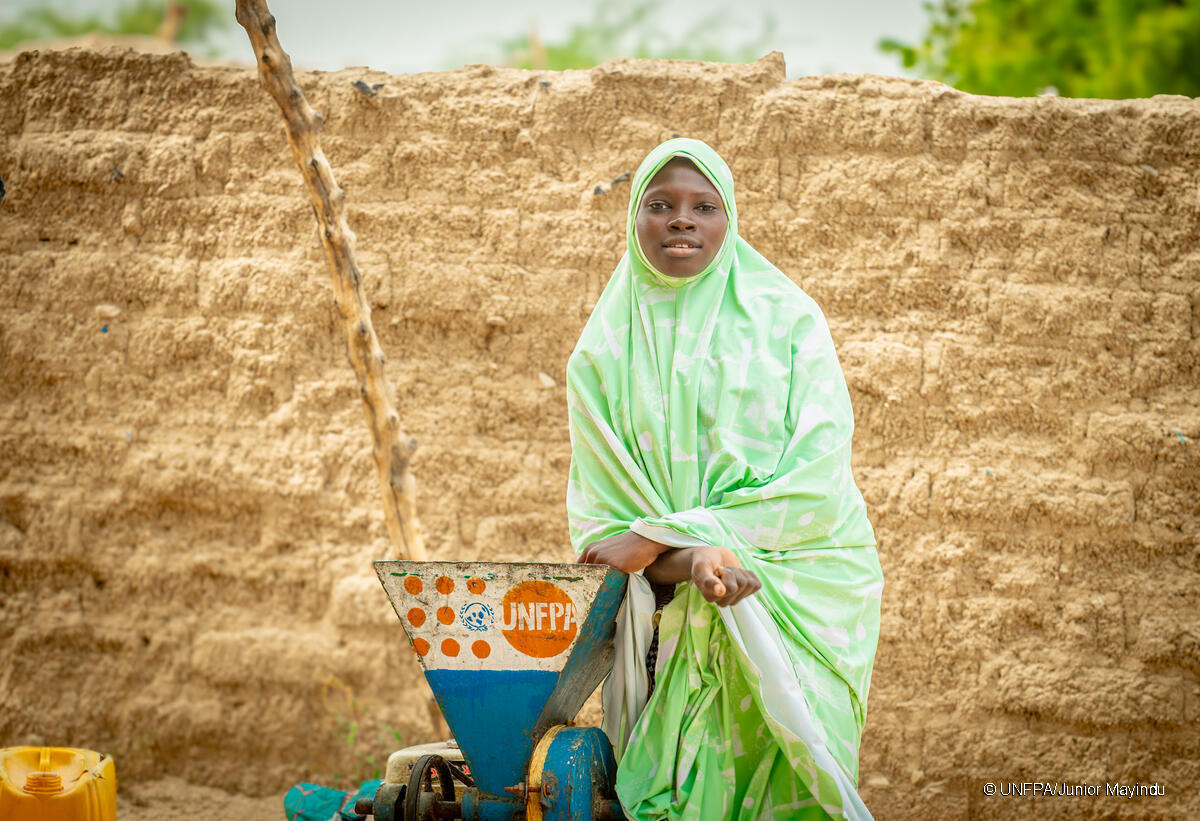 UNFPA_WCARO's tweet photo. « Chaque jeune fille devrait avoir une activité économique. »
À 18 ans, Mourzanatou a reçu un moulin grâce au projet d’autonomisation des adolescentes de Tessaoua.
#GirlsBackToSchool #Niger #AutonomisationDesFilles
🌾✨ https://t.co/wSg9BAXnQc