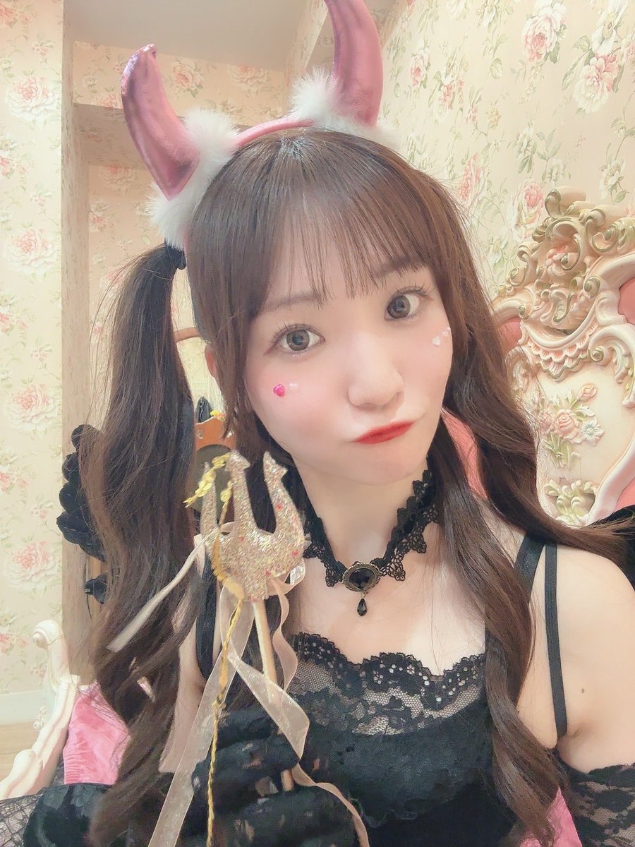みんな今日も1日おつかれさま♡

11月は大阪奈良から始まり、毎週くらいのペースでみんなに会えるのかな？楽しみだなあ♪♪

10月ももう末なんて早すぎる🥺！1日1日を大切に過ごそうね🥹💫

ｱｸﾏﾁｬﾝ😈