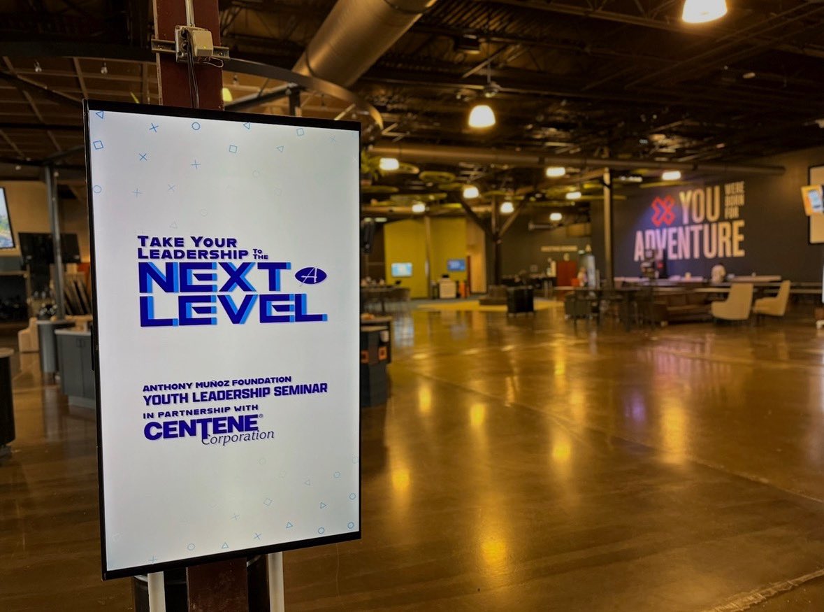 MunozFoundation's tweet photo. Today is the day! We’re here at @crsrdschurch for our 2025 Youth Leadership Seminar. #NextLevelYLS will empower students to take a proactive, strategic approach to their personal and leadership development. Students, are you ready to Level Up? A big THANK YOU to the students and teachers for taking time out of their day to join us, and to our partner @Centene for helping us make this impact!
