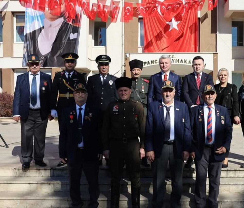 Cumhuriyetimizin 102. yıl kutlamaları ilçe törenimiz Sapanca Kaymakamımız Sayın Şaban Arda YAZICI, ilçe protokolü, okullarımız ve Sapanca halkının katılımıyla gerçekleştirildi.
Cumhuriyet Bayramımız kutlu olsun 🇹🇷
@sapancakaymakamligi