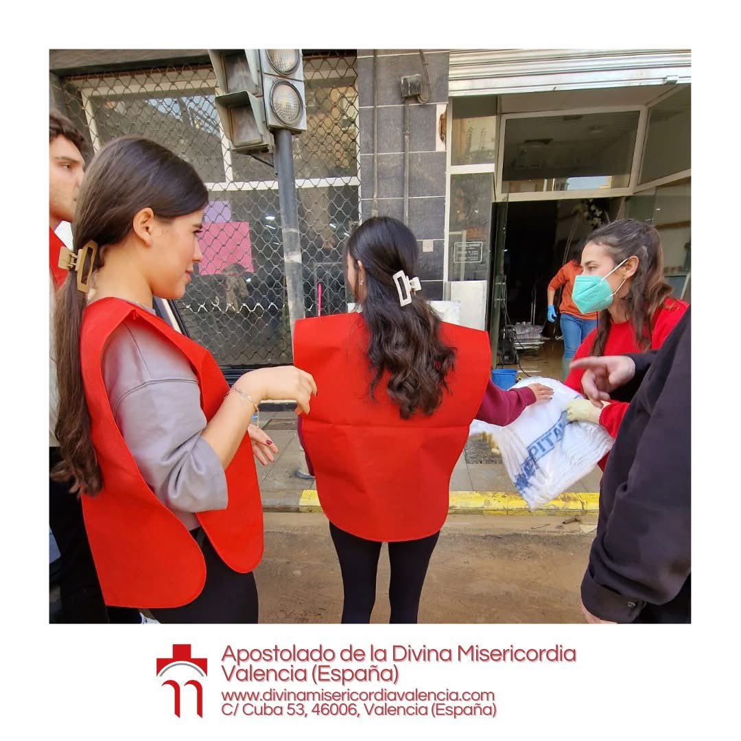 ValenciaMiseric's tweet photo. EN MEMORIA DE TODAS LA VÍCTIMAS DE LA DANA (29-X-2024)

En el primer aniversario de la terrible DANA que azotó, entre otros, los pueblos del área metropolitana de Valencia, queremos recordar y rezar por todas las víctimas, por las personas fallecidas y por sus familiares.🙏 D.E.P https://t.co/LZWWE7vpQB
