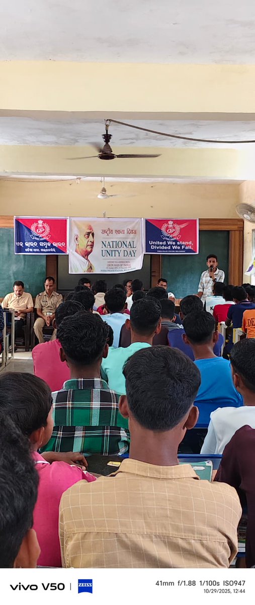 spmalkangiri's tweet image. #Podia Police Staff organized a Debate and Painting Competition as part of the upcoming celebration of National Unity Day (Rashtriya Ekta Diwas). The event was conducted at SSD High School, Podia, with the aim of promoting the spirit of unity, integrity,