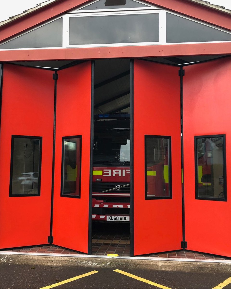 CooksDoors's tweet image. Delivering performance with our latest installation- we installed this Phoenix Swift insulated steel folding door set, finished in striking Poppy Red for a Suffolk Fire station. #CooksDoors #SecureSolutions #CommercialDoors #FireStation #SteelFoldingDoors #PhoenixDoors #Suffolk