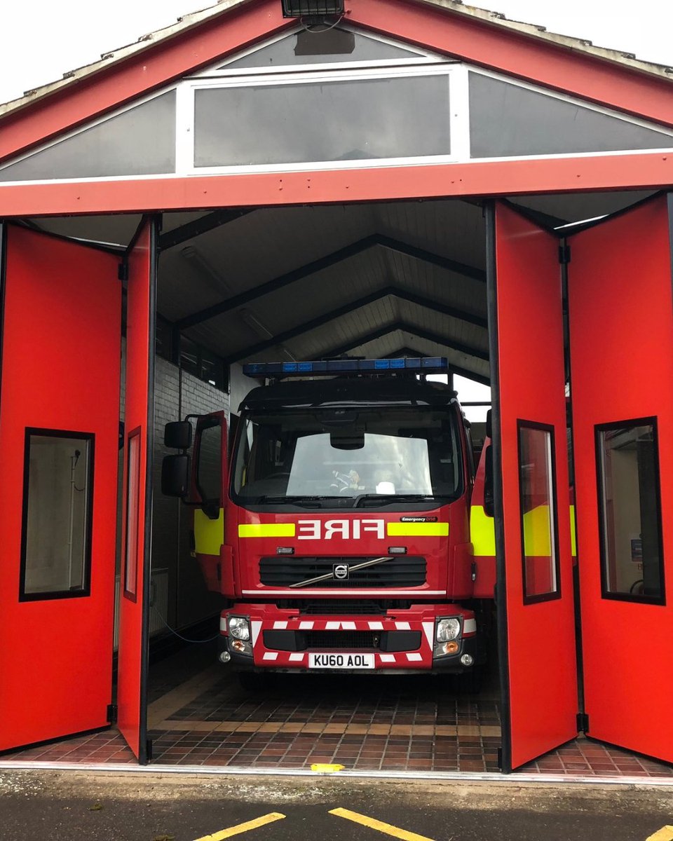 CooksDoors's tweet image. Delivering performance with our latest installation- we installed this Phoenix Swift insulated steel folding door set, finished in striking Poppy Red for a Suffolk Fire station. #CooksDoors #SecureSolutions #CommercialDoors #FireStation #SteelFoldingDoors #PhoenixDoors #Suffolk