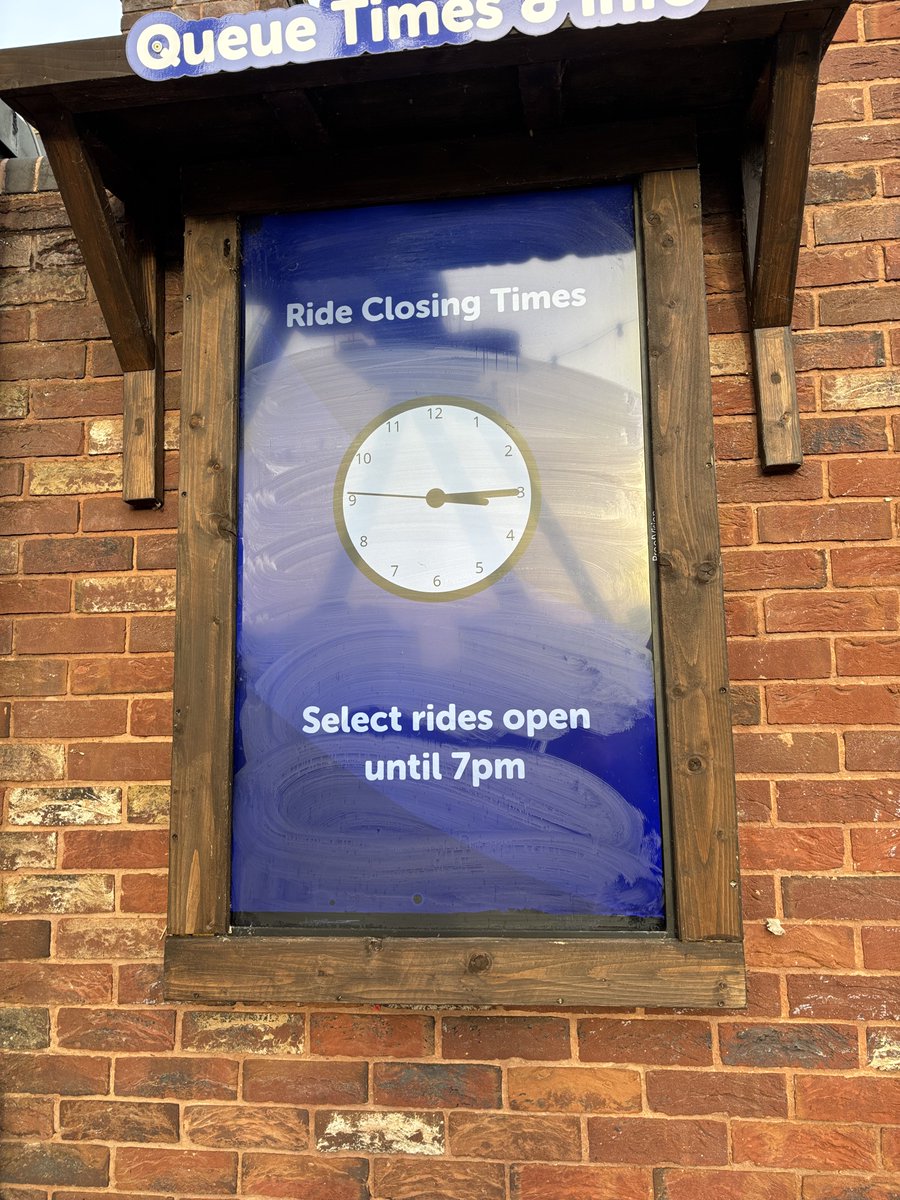 #DraytonClock 🕒

Whoever wiped these boards needs a clean cloth and some blue roll to dry it after! ⚠️🤦‍♂️

<a href="/DraytonManor/">Drayton Manor</a>