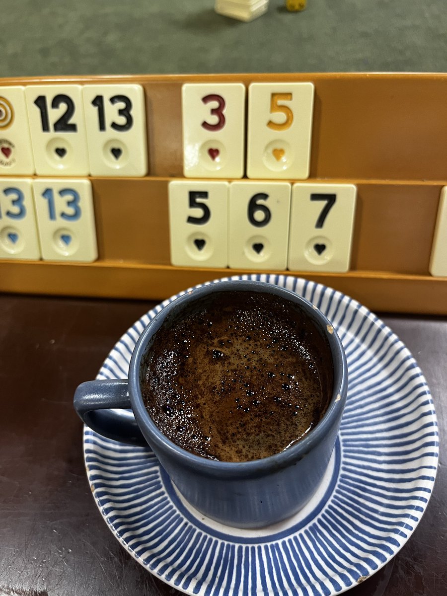 bes sekersiz bir sekerli kahve istedik hangimiz once evlenecegiz diye bilin bakalim sekerli kime denk geldi🙂