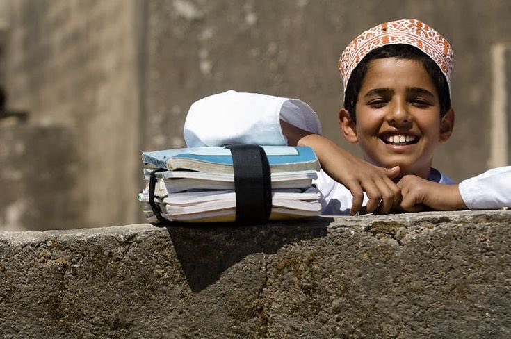 mutghzl's tweet image. ”ولا ينالُ المعالي الغُرّ غير فتىً 
يدوسُ شوكَ العوالي غيرَ مُنتعلِ“