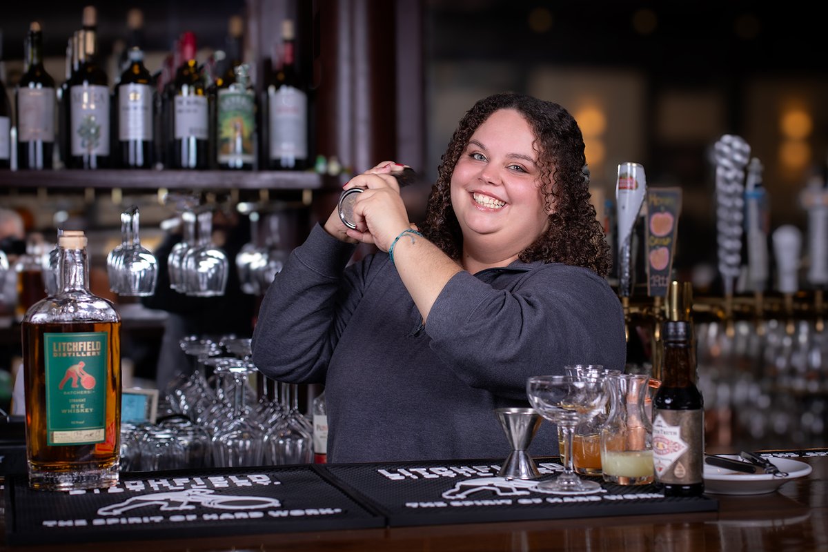 𝐍𝐞𝐰 𝐌𝐢𝐱𝐨𝐥𝐨𝐠𝐲 𝐒𝐩𝐢𝐫𝐢𝐭: 𝐁𝐫𝐢𝐭𝐭𝐚𝐧𝐲 𝐍𝐨𝐞𝐝𝐢𝐧𝐠
Meet Brittany Noeding of New Milford's The Iron Rail. A cancer survivor and single parent, Brittany is a true embodiment of The Spirit of Hard Work. Learn more=> litchfielddistillery.com/mixology-spiri…