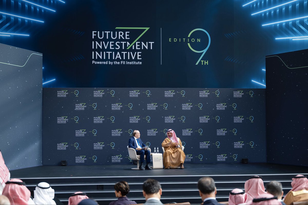 KSAlmudaifer's tweet image. سعدت بالمشاركة في جلسة &quot;تمهيد الطريق نحو أمن المعادن العالمي&quot; ضمن فعاليات #FII9، حيث أكدت أن الارتفاع في حجم الاستثمارات الأجنبية والخاصة في #قطاع_التعدين يعكس الثقة الدولية المتزايدة في بيئة الاستثمار بالمملكة، ويجسد نجاح الإصلاحات الشاملة التي عززت الشفافية ورفعت جاذبية القطاع.…