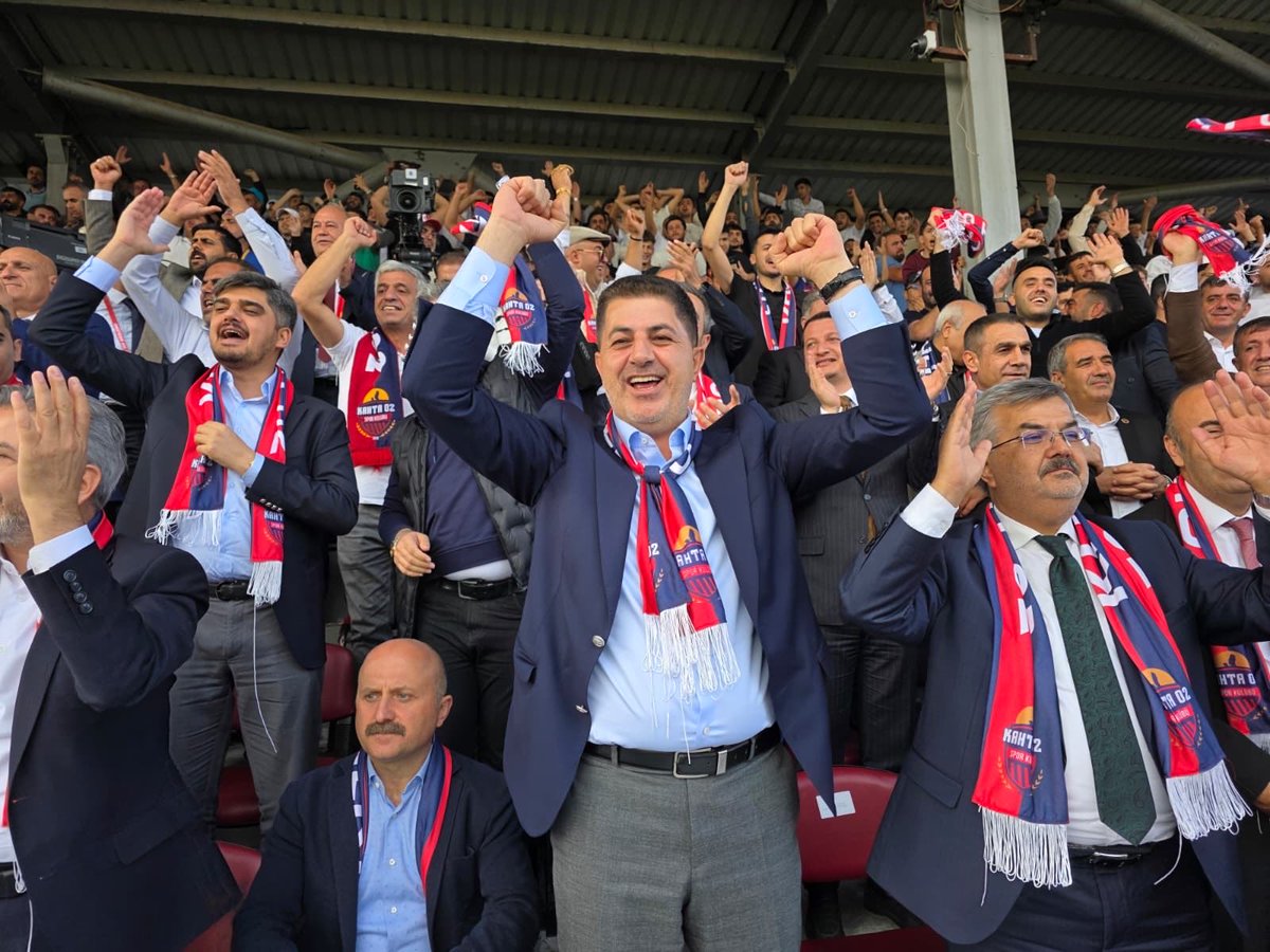 dr_ishaksan's tweet photo. YER   ❤️
GÖK 💙

❤️TEBRİKLER KAHTA 02 SPOR 💙

@Akparti @RTErdogan @abuyukgumus @hakanaksu058 @farukaytek @kahta02spor https://t.co/diGw0XAR2w