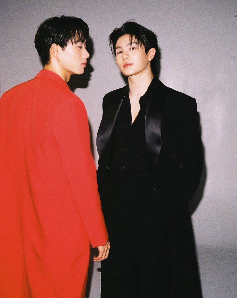 THIS IS WHAT ROYALTY LOOKS LIKE

 #WilliamEst