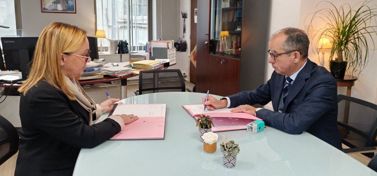 Rappel à l'ordre ❗
Signature avec M. Philippe GRAS, maire de  Codognan, de la 7ème convention relative à la mise en œuvre de la mesure de rappel à l'ordre par le maire. 
2 Autres signatures à venir.