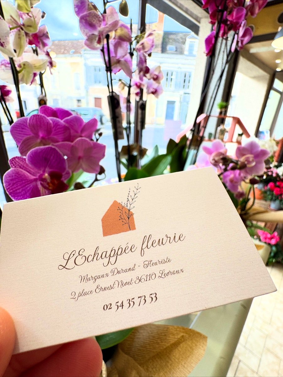 vivrelevroux's tweet photo. 💐 Ravi d’avoir assisté à l’ouverture du nouveau magasin de fleurs de #Levroux ce 29/10/25. La boutique L’Échappée fleurie tenue par Margaux Durand vous accueille pour vos plus belles commandes de #fleurs et de #plantes. #Commerce #CentreVille #Attractivité https://t.co/Mza1rSujku
