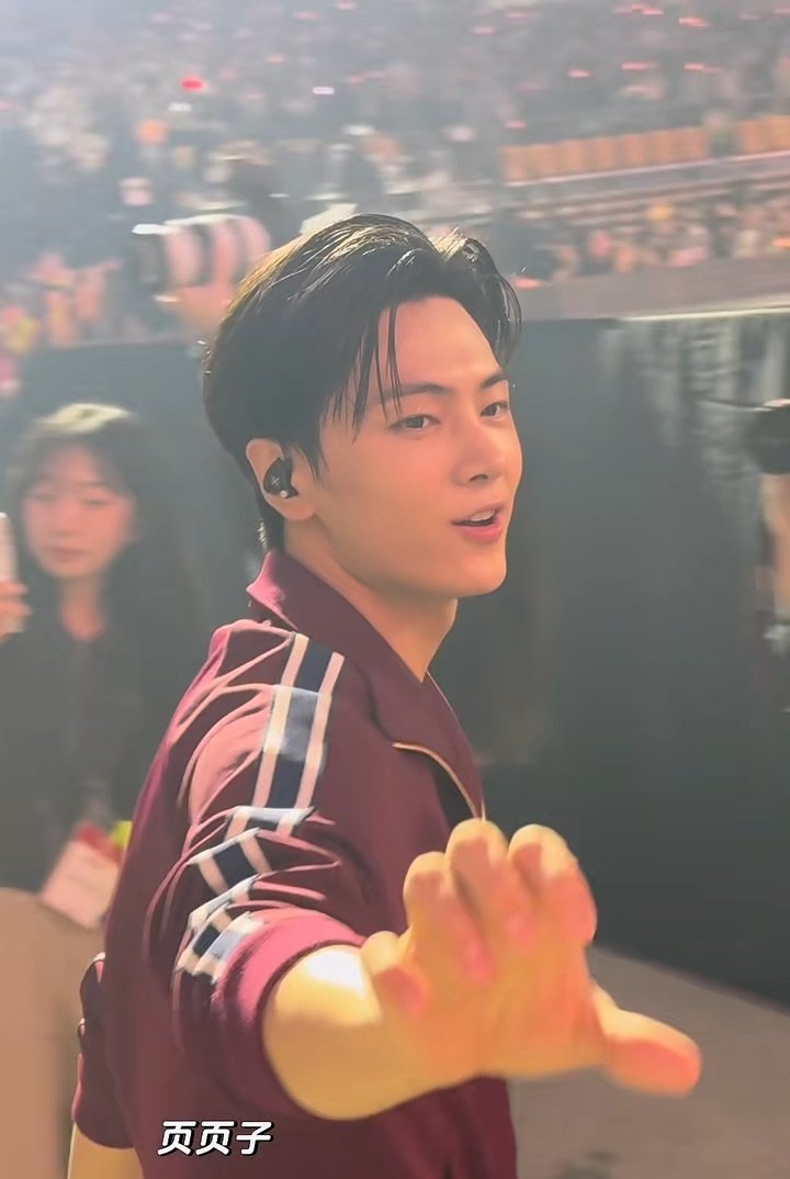 itshoneyjay_'s tweet image. he’s so damn handsome.
#ENHYPEN_JAY #제이