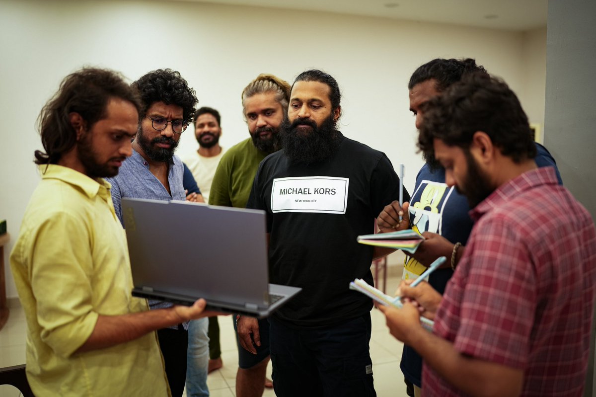 shetty_rishab's tweet image. Much love to my Direction squad! 
Every frame and emotion totally nailed, thanks to you all. From planning complex schedules, going through long shoots and unpredictable weather, your spirit and teamwork made it all happen. So proud of this journey, thanks for standing strong…