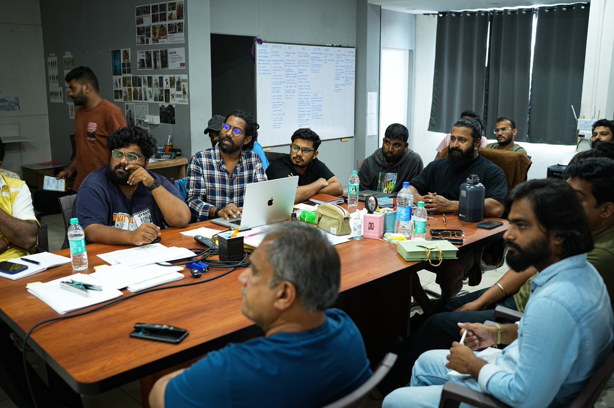 shetty_rishab's tweet image. Much love to my Direction squad! 
Every frame and emotion totally nailed, thanks to you all. From planning complex schedules, going through long shoots and unpredictable weather, your spirit and teamwork made it all happen. So proud of this journey, thanks for standing strong…