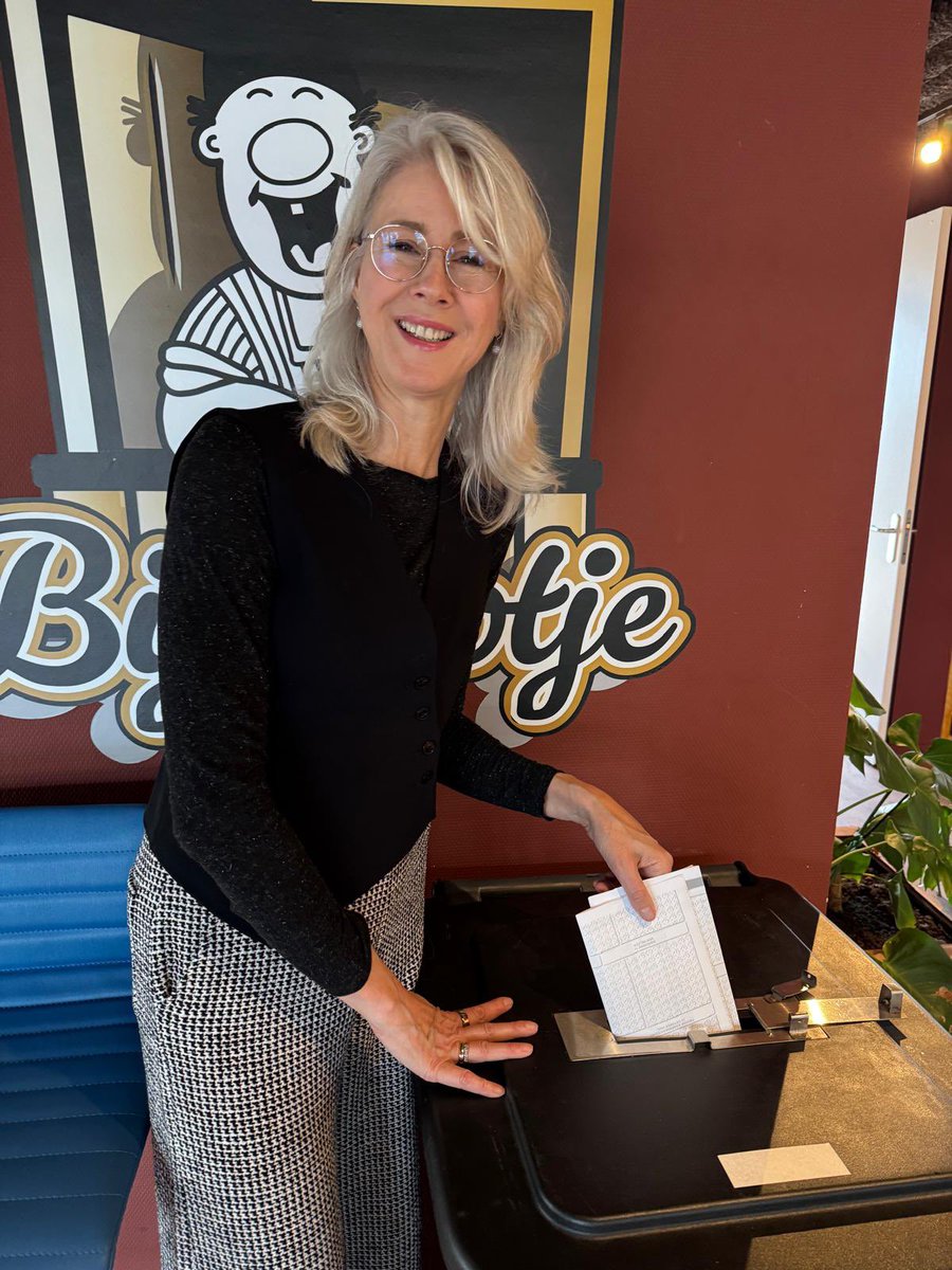 MonaKeijzer's tweet image. Burgerplicht weer gedaan. Mag ik op uw stem rekenen? #stemBBB