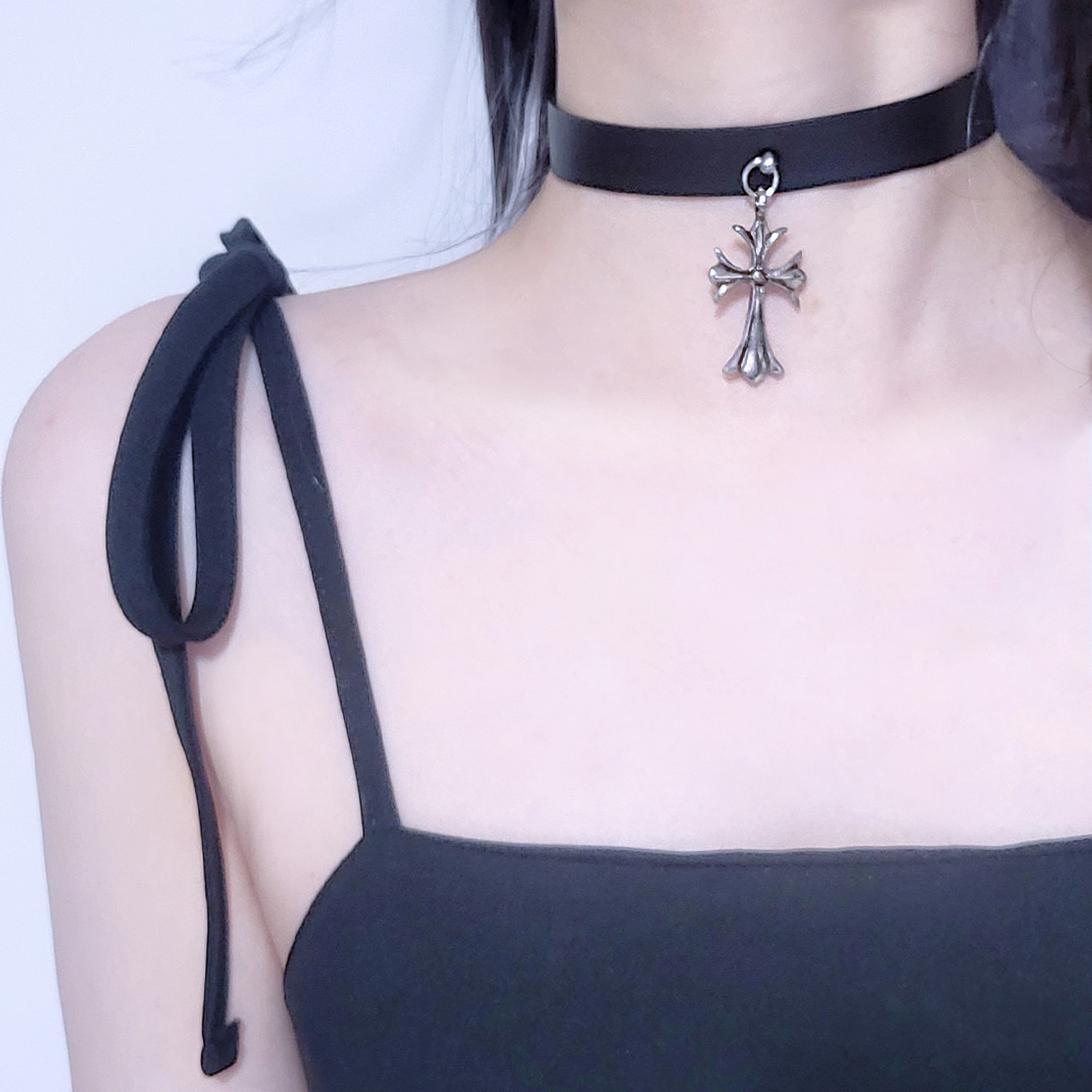 fromlizzy_com's tweet photo. -
dave punk look feather cross leather choker
데이브 펑크 룩 페더 깃털 크로스 십자가 레더 가죽 초커 목걸이

4 사이즈로 조절되는 버클이 장식 효과를 주며, 
유니크한 느낌을 선사할
고퀄리티 핸드메이드 레더 가죽 초커🤍🖤

https://t.co/7YWpZOYV2T
귀테리어 피어싱 쇼핑몰 프롬리지🤍 https://t.co/A14OlXk285