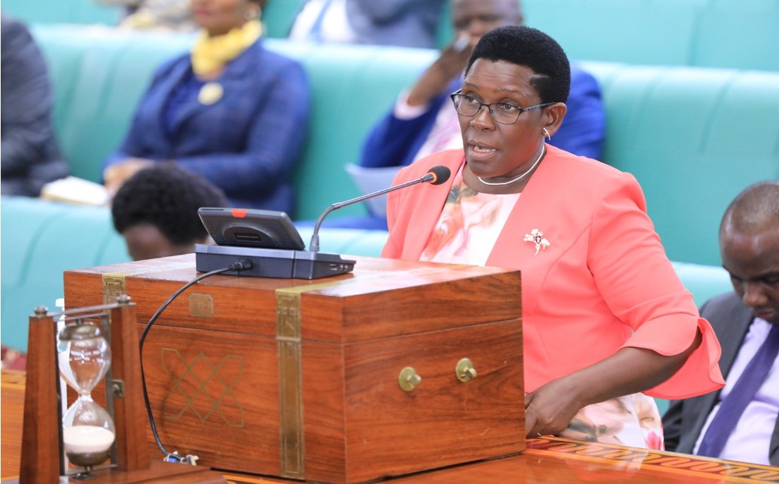 The State Minister Public Service  Mary Mugasa has cautioned arts teachers against comparing their salaries with scientists, saying each category has its reasons.” She advised patience until 2026/27, adding govt only collects UGX 32T, of which 10Tn goes to wages. #SanyuFMUpdates