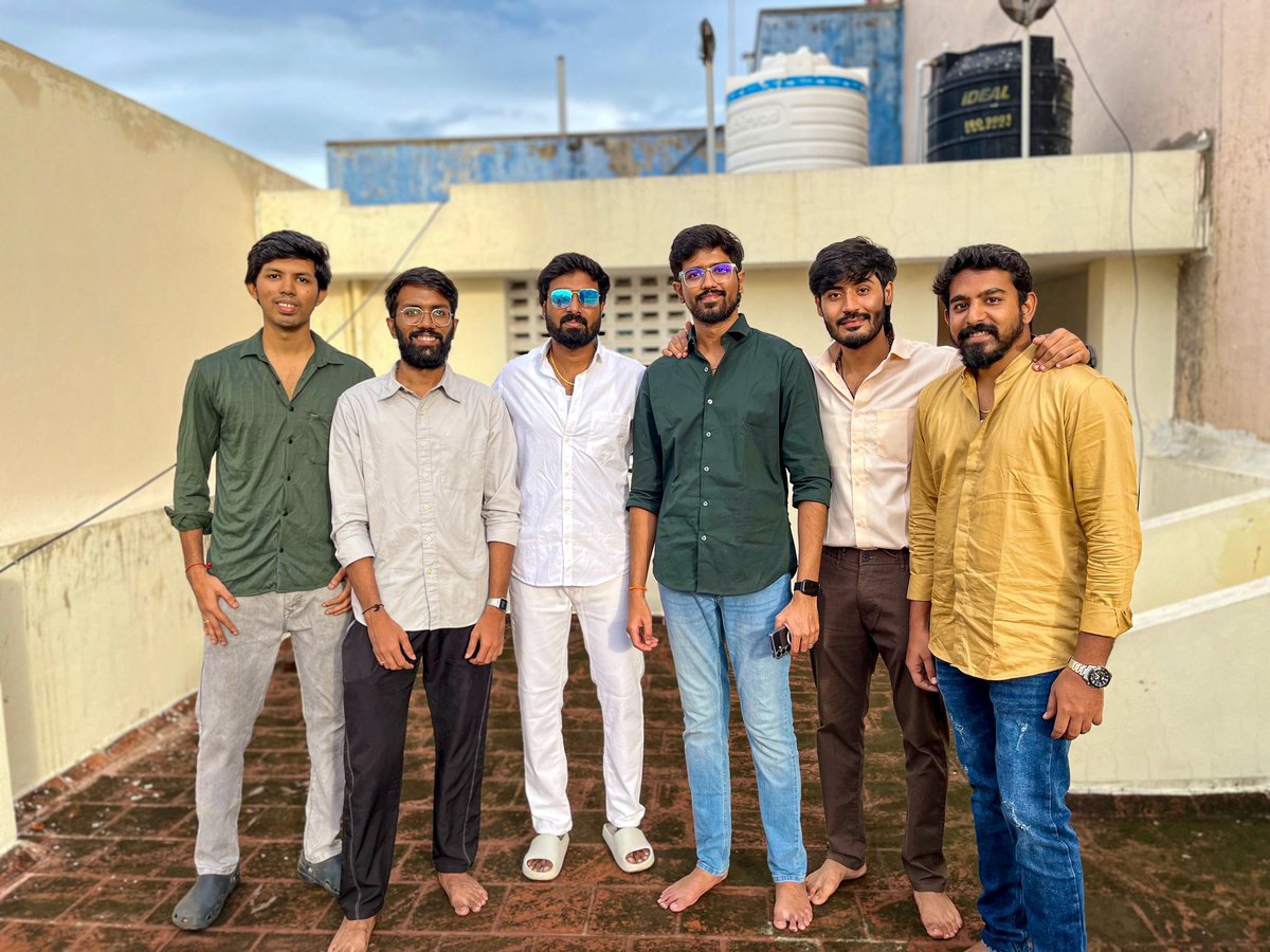 venkatvishanth1's tweet photo. Golden hour. Real laughs. Timeless bonds. 🌅
#GoodVibesOnly #WeekendMood #GoldenHour #Diwali2025 https://t.co/07SnQco8ra