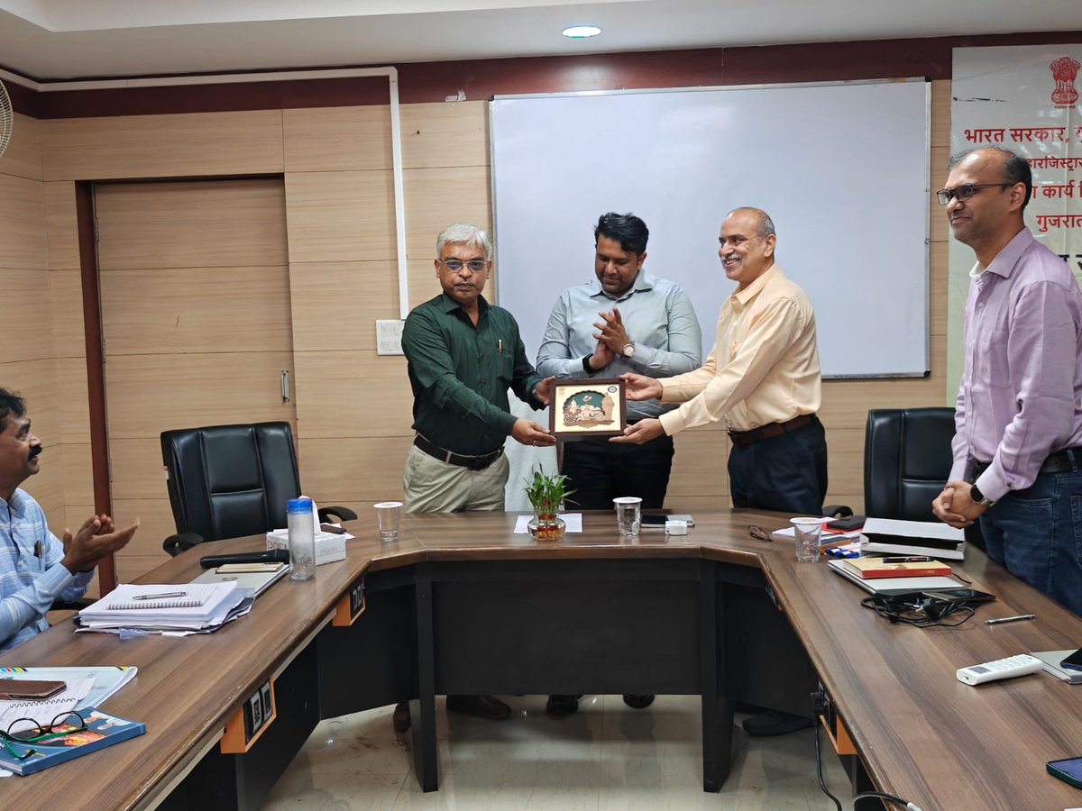 dcogujarat's tweet photo. जनगणना 2027 के पूर्व – परीक्षण हेतु तीन-दिवसीय प्रशिक्षण  दि 27 से 29 अक्टूबर 2025 तक DCO Gujarat  में आयोजित किया गया। प्रशिक्षण निदेशक श���री सुजल जे. मायत्रा, आई.ए.एस. के मार्गदर्शन में एवं  पर्यवेक्षक श्री भावेश मेहता तकनीकी निदेशक की उपस्थिति में संपन्न हुआ।
@sujalmayatra https://t.co/T8HPeLAWZL